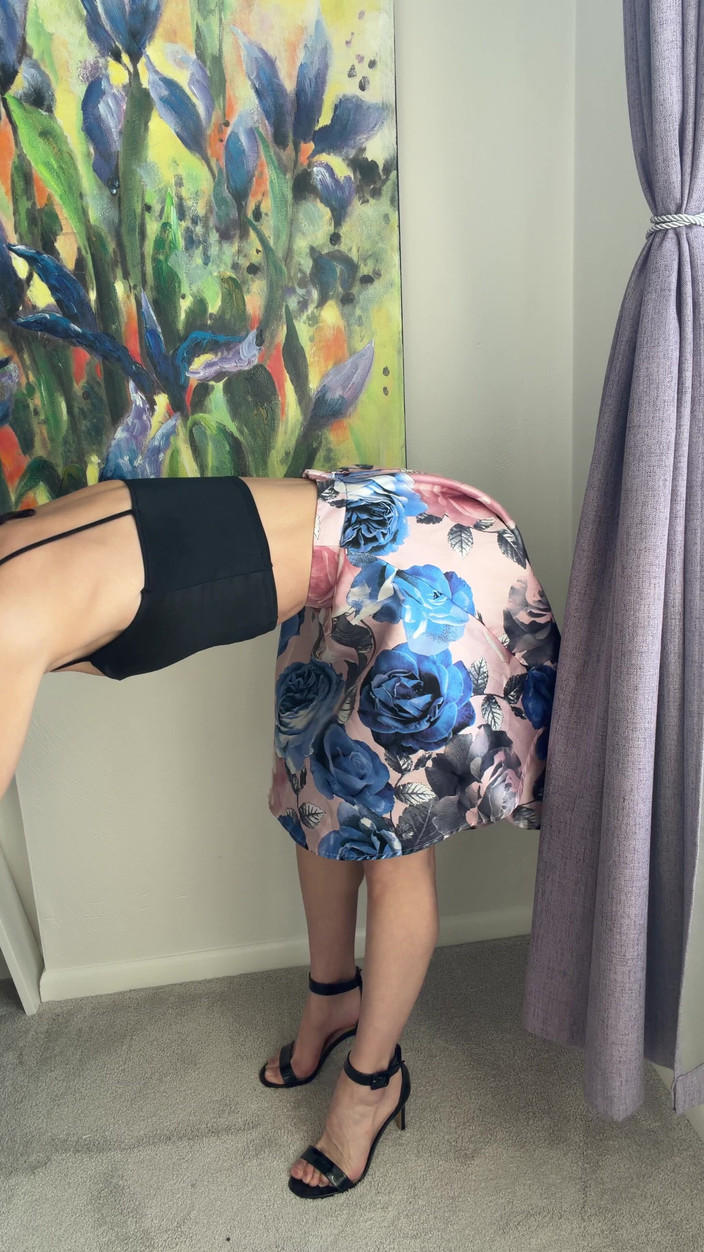 Ms_Emmy_Lynn: Saten etek külotsuz azdırıyor