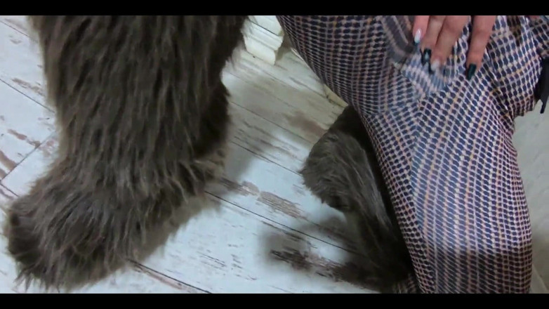 MilfyCalla: Tuta stretta, stivali pelosi &amp; disordinato deepthroat con un finale leccato...