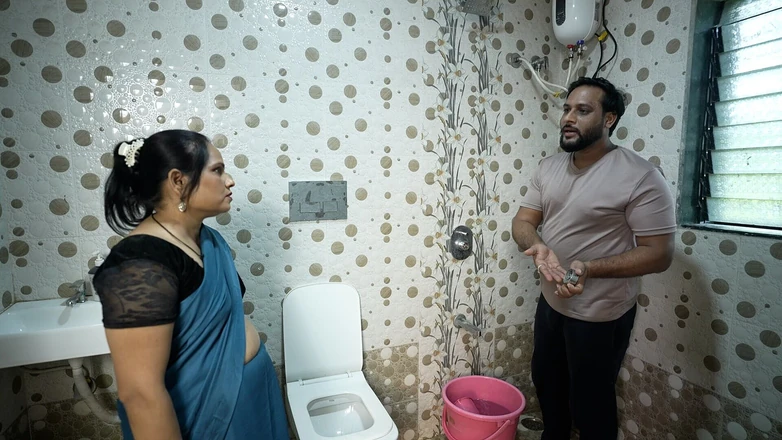 SEXYBHABHIX: Caliente fontanero indio folla con el dueño de la casa...