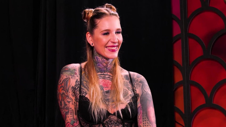 GGG John Thompson Studio: Ggg John Thompson - potetovaná žena s dokonalým tělem v Ggg poprvé