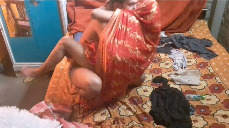 House stage: Incredibile video di sesso per una ragazza indiana  