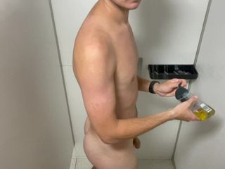 xblueboyz: Sprcha a honění v tělocvičně
