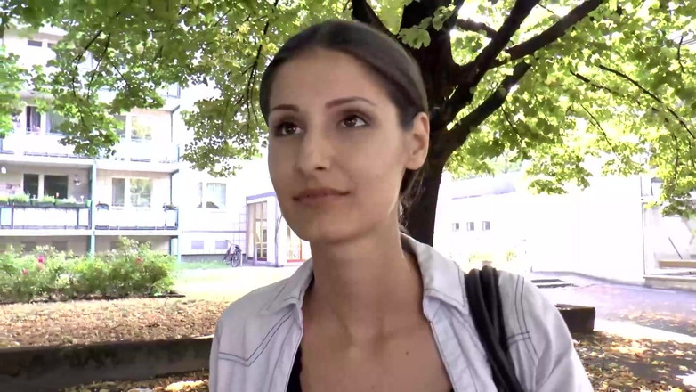 Best Amateur Sex: Симпатичні дівчата підключаються до незнайомців і її жорстко і глибоко трахають у фільмі
