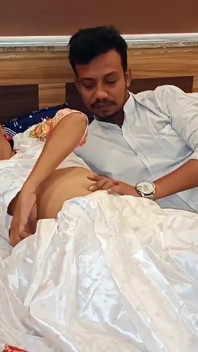 Indická desi Sexy bhabhi pár má sex v hotelu s vdanými šaty