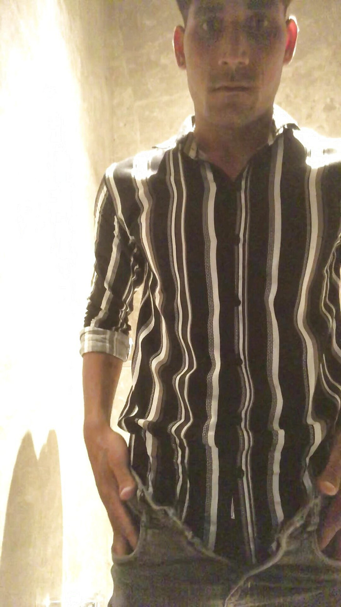 WeakBond365: Tamamen yarakla mastürbasyon yapıyor