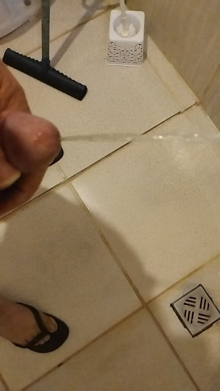 Claudio: Urine Sneezing in Slow Motion Impresses