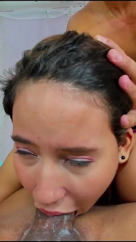 Sesi blowjob sengit oleh dua awek