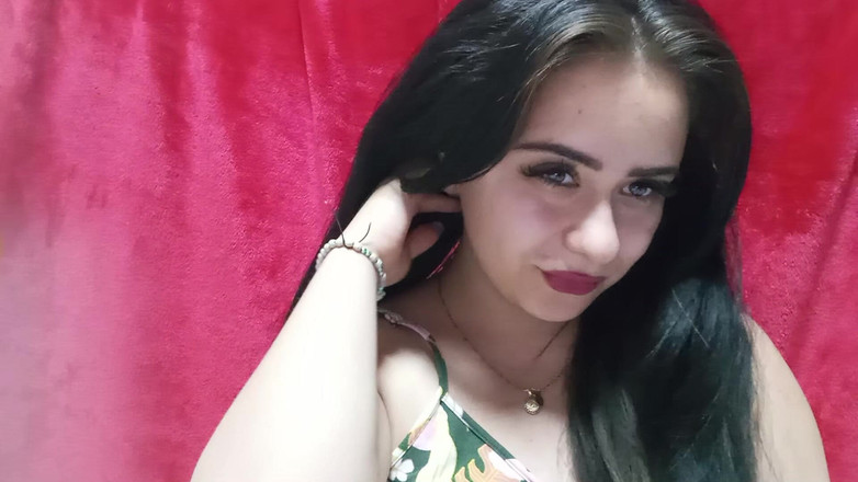 fartingclub01: Ragazza carina fumatrice con sigaretta sottile