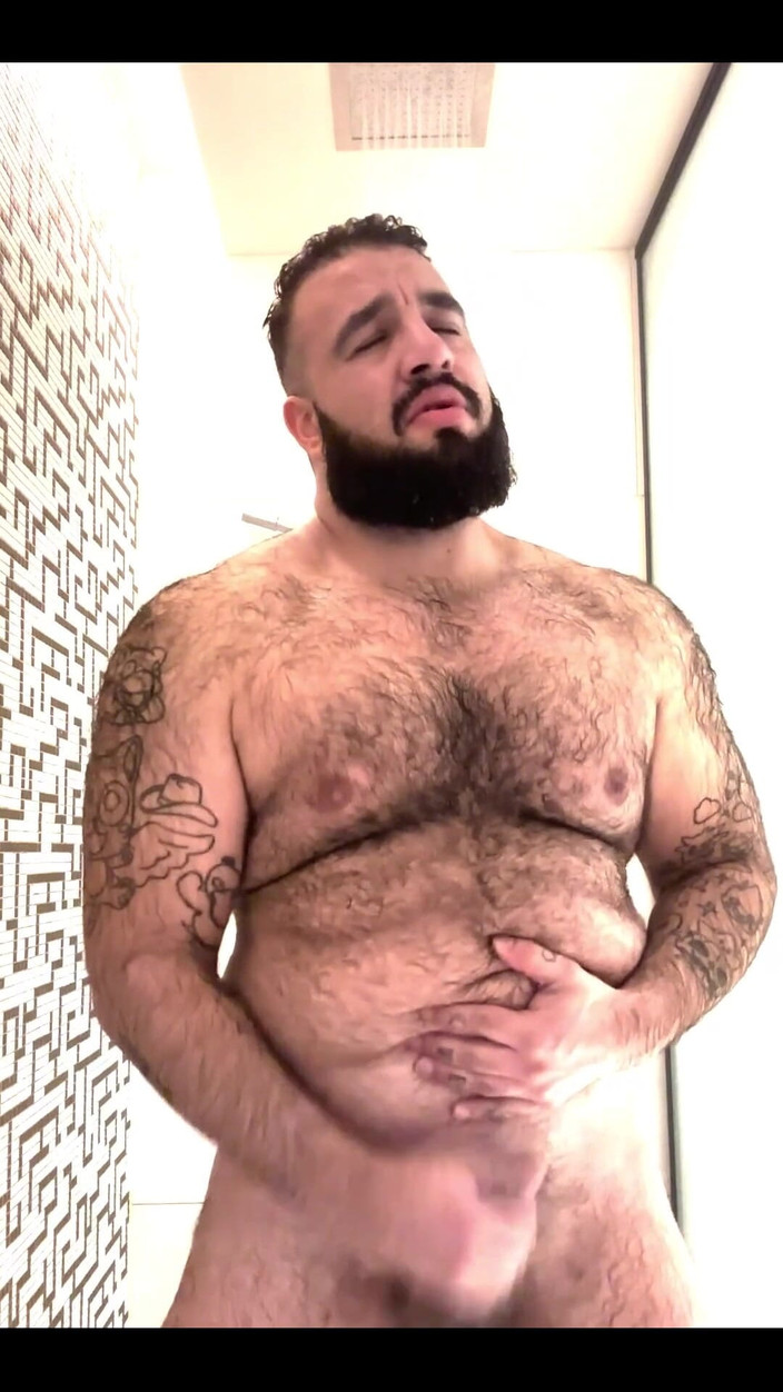 Chonkaye: A Furry Boy Lathering up