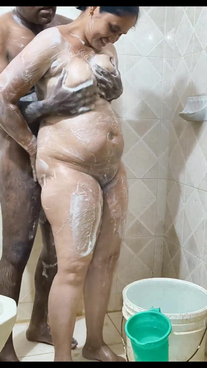 Sexy sindu: Bhabhi Full Nude Bath Sex