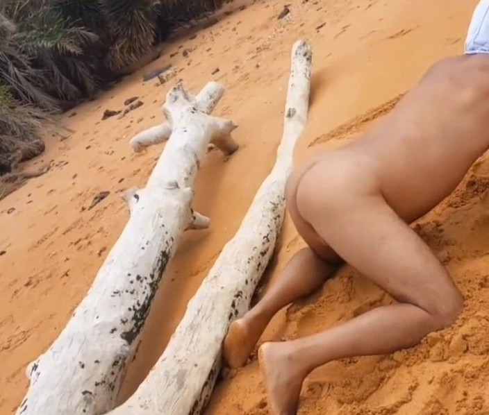 Ladysilvas: 海滩上的Ladysilva裸体了多么热辣的屁股