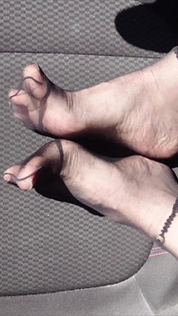 Piedi Di Nylon Ragazzo Con Le Calze in Macchina