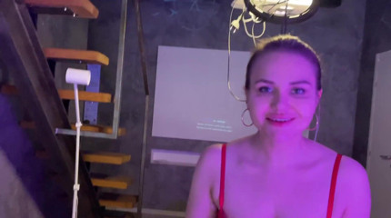 MaryCandy: Această fată sexy știe să sugă o pulă cu vedere la...