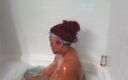 Busty queen: मेरे साथ एक बुलबुला स्नान करें