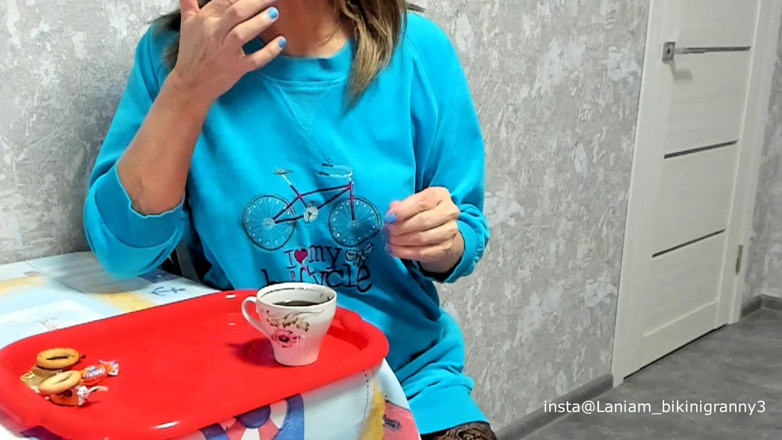 Ladyloveyoung60: Old lady blowjob handjob cum in coffee food fetish