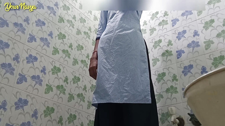 Your Navya: Po škole měla sex na záchodě na koleji
