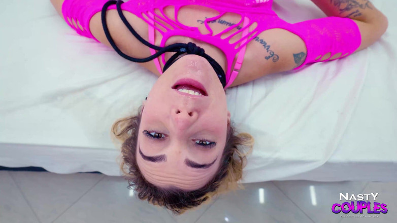 Nasty couples studio: 口交和肛门！她喜欢的一切都我做得非常坚强，她给了她的屁股并要求更多