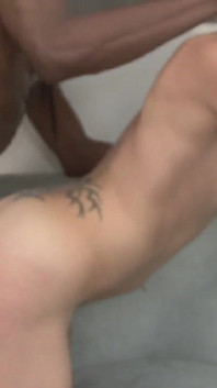 Crime é uma milf com peitos e ela adora pau preto na bunda