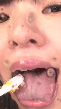 Leende baby smakar syrligt andetag, spottar ditt ansikte när yukari miyazawa mjölkar dig