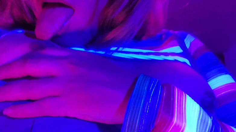 Crystal Phoenix: Une Fille Trans S’amuse À L’halloween