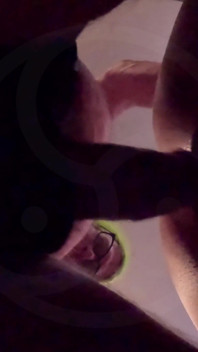 Wielkie cycki Azjatycka amerykańska sissy Tranny pułapka czując się w dół i potrzebował dawki witaminy D