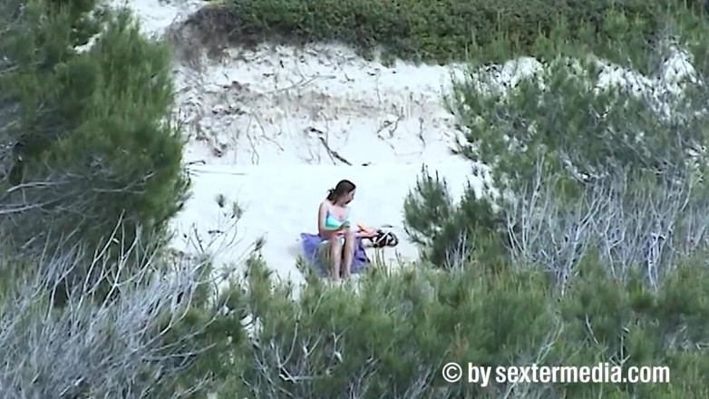 Beachbitches: Racy Beach Beauty