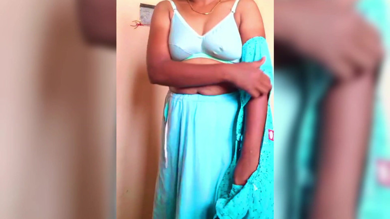 Ammukutty88: Ammu Dress Tukar Malam Kepada Saree , Pertunjukan buah dada ammus...