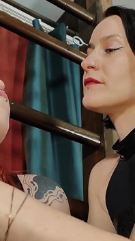 Miss Flora mendominasi Ilahi Eve - penguasaan but lesbian dan kawalan orgasme