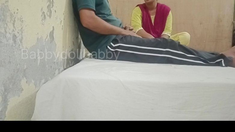 MHM: Cô giáo hôn học sinh của mình một cách vui...