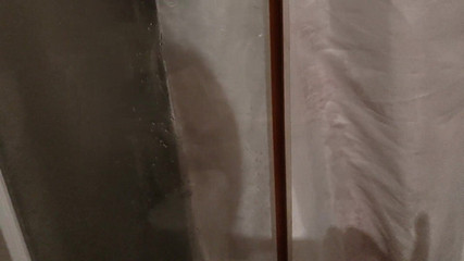 Emma_Alex: Une demi-sœur canon et sexy sous la douche du village