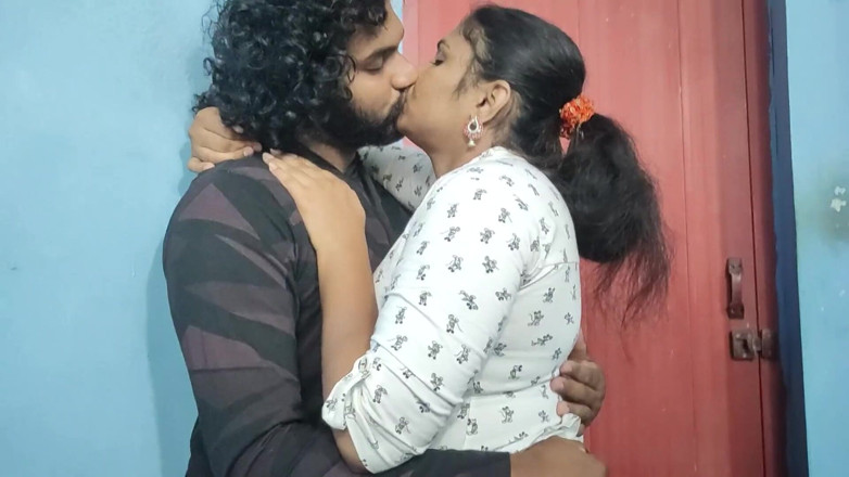 Vaigavarun45: Long Lip Lock Dengan Kongkek Panas, Pasangan Mallu, Lock Bibir...