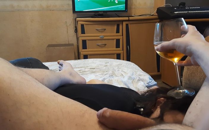 Disciplinater: Bodem mietje slavin slet dient haar eigenaar als beeer-stand, zuigt...