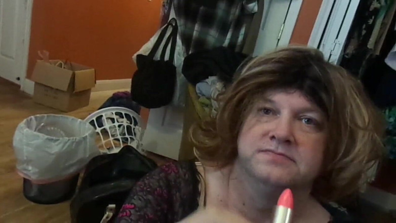 BBW nurse Vicki adventures with friends: BBW Nurse Vicki teaches her sissy how 2 puts on Lipstick