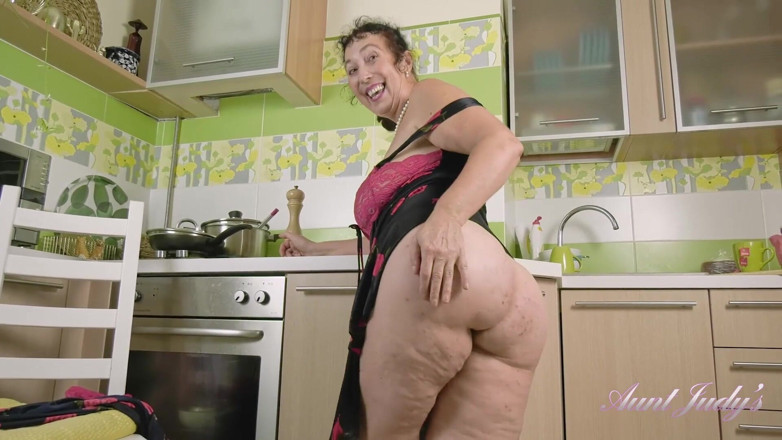 Aunt Judy's: AuntJudys .. İri göğüslü iri güzel kadın çingene gilf esmerelda