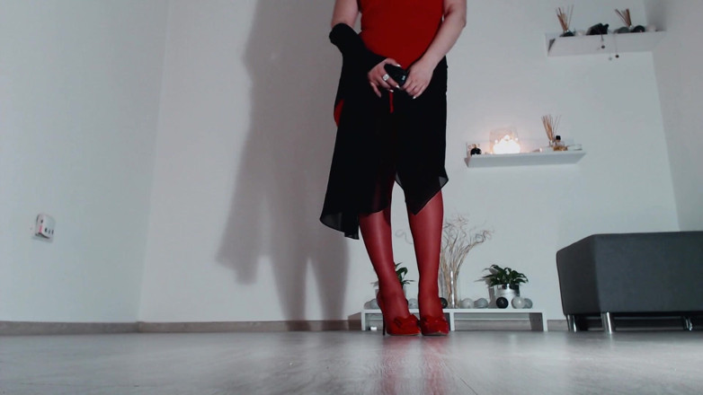 LegsOnHeels: laal oonchi eri ke joote aur laal oonchi eri ke...