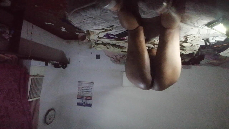 Tina Baby: Une MILF du club se prépare à se faire pénétrer par...