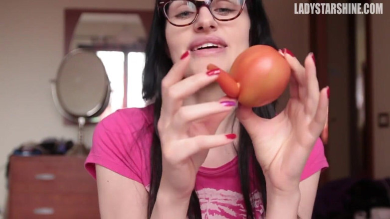 Lady Mesmeratrix Official: Pea cherry tomato to play with