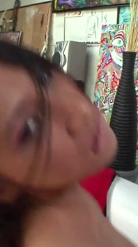 Asiatische milf miako brünettes teen lutscht und fickt schwanz