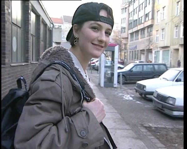 YOUR FIRST PORN: Tiener trekt zich extreem af met Steffi