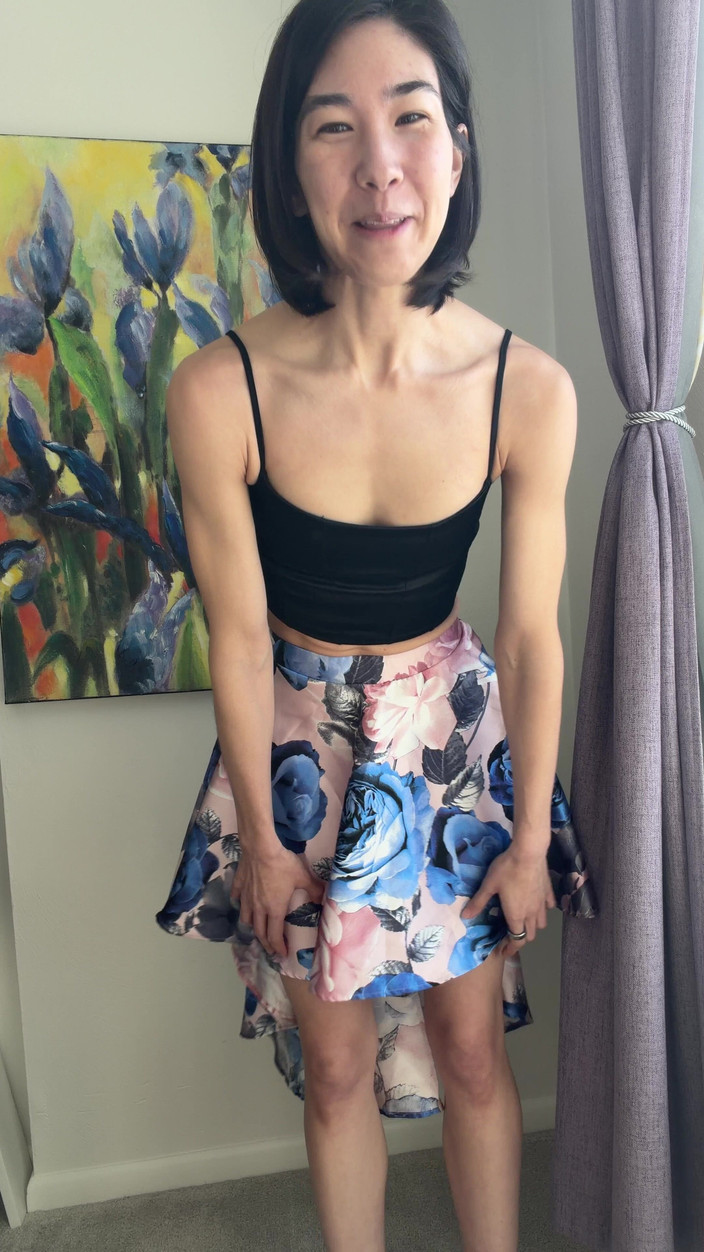 Ms_Emmy_Lynn: Tachinare cu fustă din satin fără chiloți