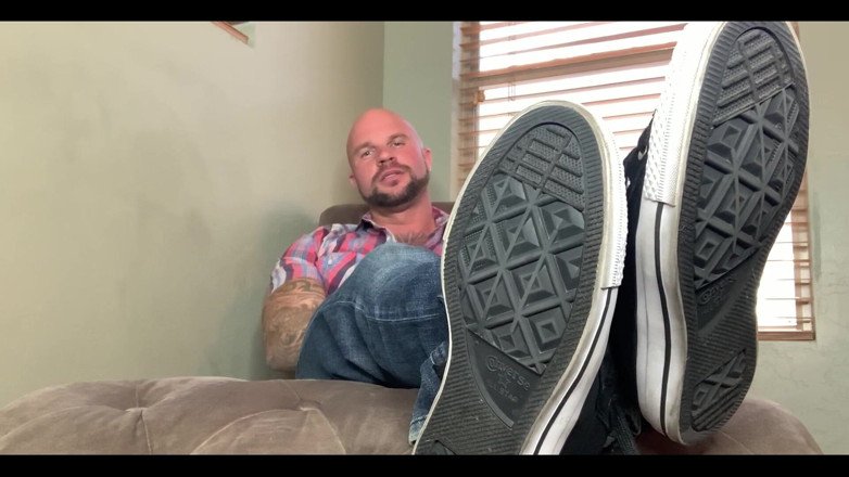 Jasons feet: ‪i Make You Beg to Smell and Lick My Feet