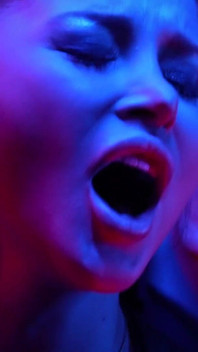 Kejutan pesta seks di klub swinger