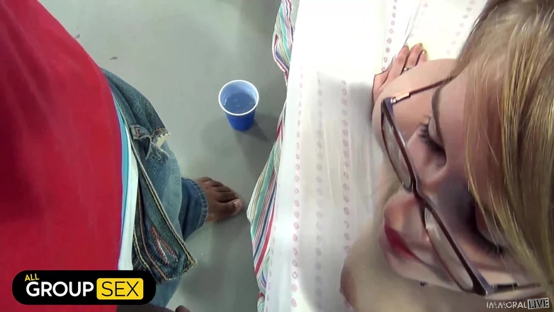 All Group Sex: Дженніфер Вайт, аматорська секс-вечірка з сімома особами, наповнена спермою - весь груповий секс 4k