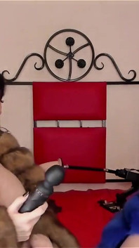 Cameră web cu fetiș cu blană, cu iubita mea, sex lesbian cu vibrator legat în blană
