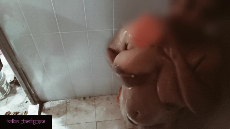 Indian IFS: Romance dans la salle de bain