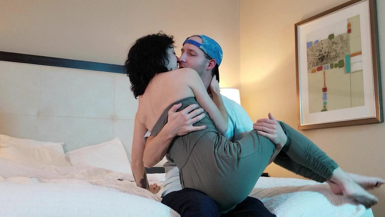 Hot Jake Grand: Татуированная тинка сосет и трахается - подборка 1