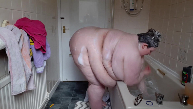 SSBBWLadyBrads: SSBBW bathroom belly play &amp; shower