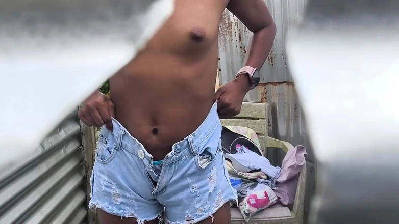 kloyesteicy: Des lesbiennes capturées dans une cabine publique