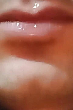 肮脏的rusian年轻可爱的宝贝手mahi在隧道里