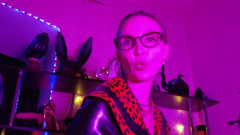 Eva Latexxx: Majikan dominan fetish bdsm lagi asik fetish bdsm pakai strap-on...